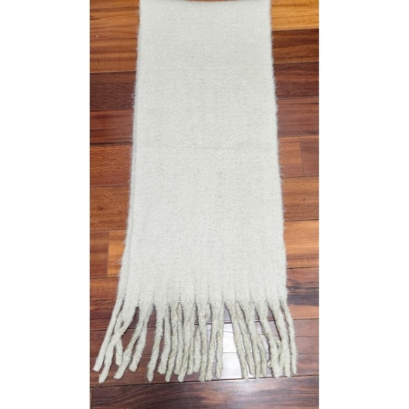 Jade &Clarisse Paris Beige Fringe Scarf 100% Viscose Soft Sparkle Wrap 76x16 - Picture 8 of 10